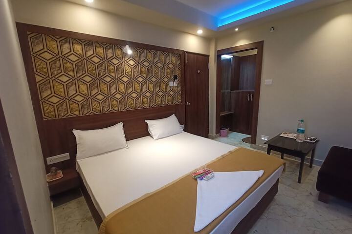 Room 9 of 27