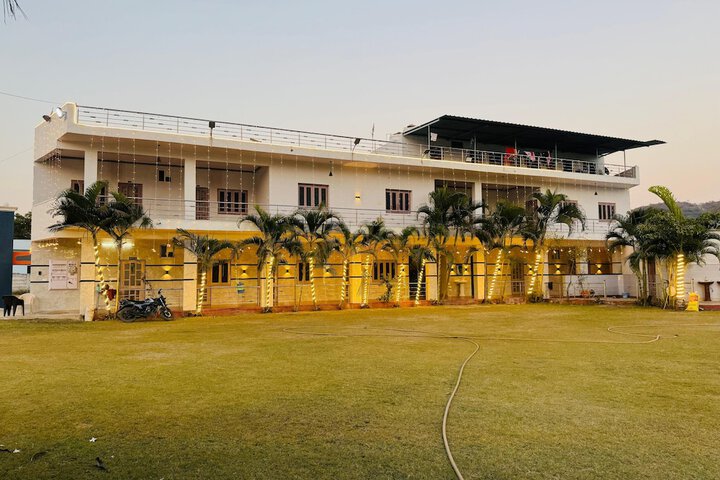 Hotel Exterior 14 of 25