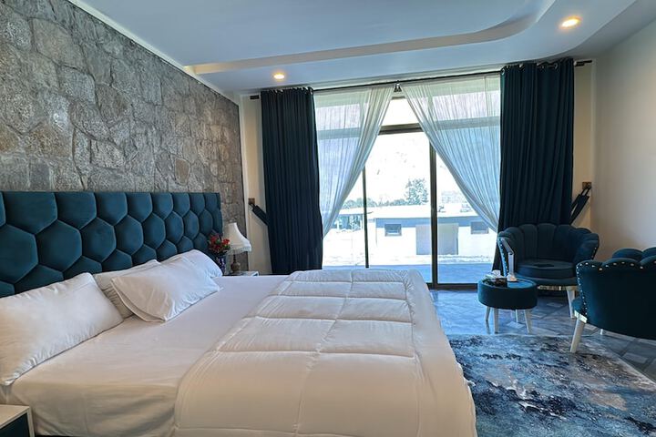 Room 27 of 39
