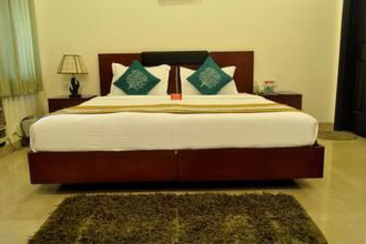 Room 9 of 25
