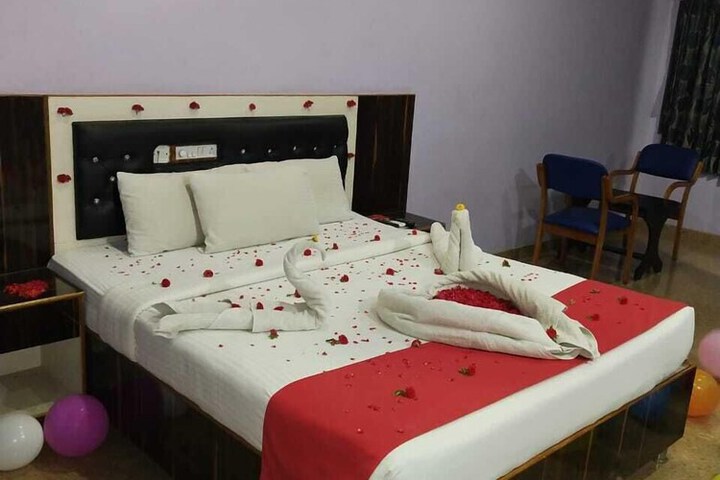 Room 6 of 18