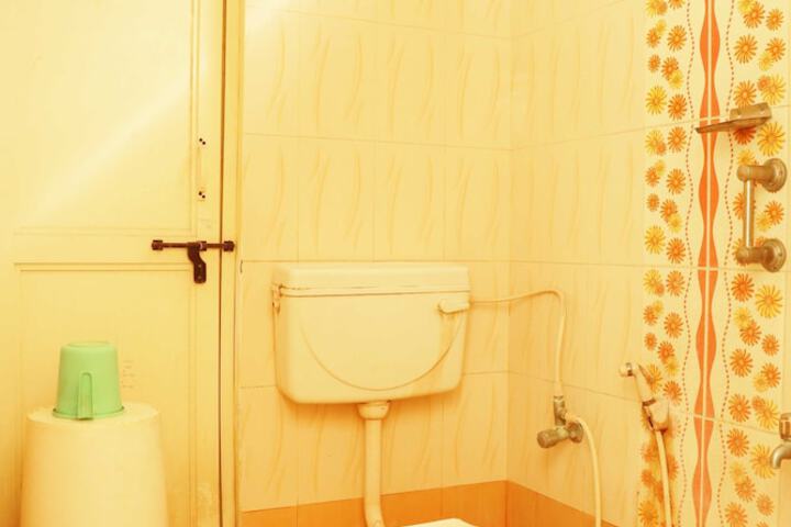 Room 5 of 10
