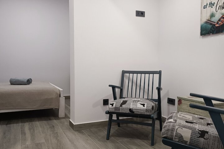 Room 2 of 25