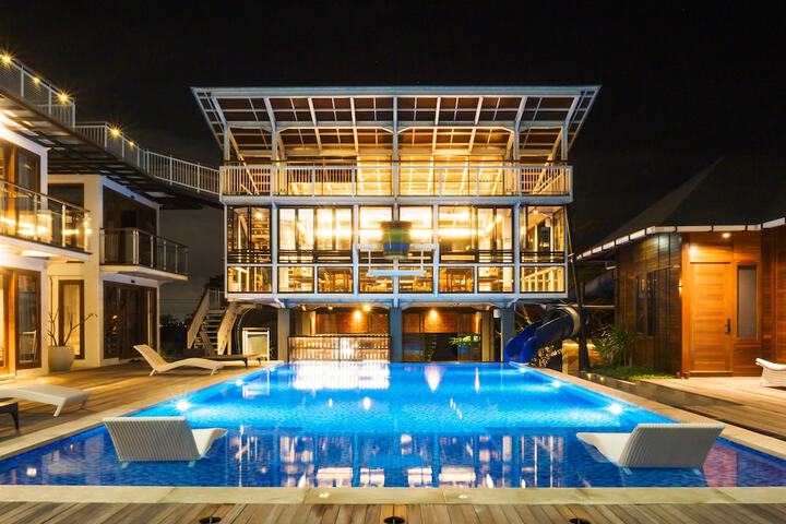 Pool 25 of 31