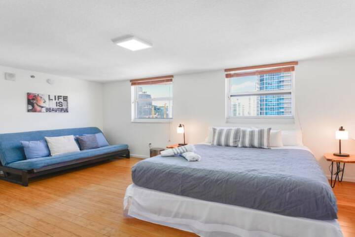 Room 25 of 177