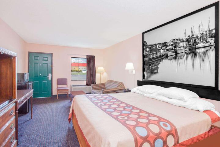 1 King Bed Deluxe Room (1 of 16)