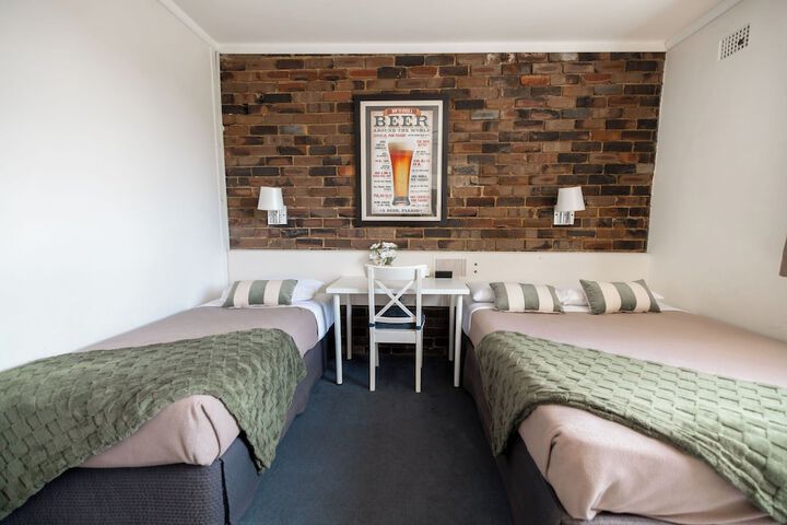 Room 4 of 28