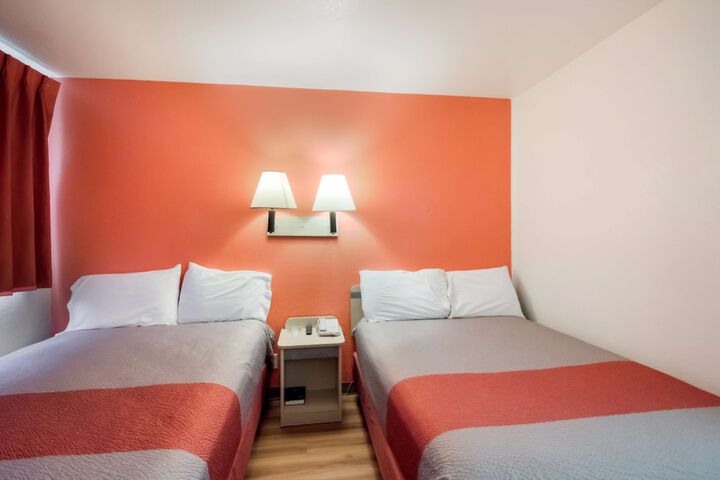 Room 6 of 39