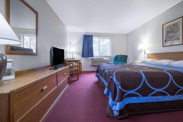 1 Queen Bed (1 of 8)