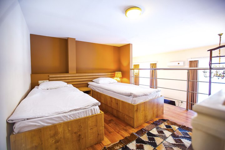 Room 7 of 91