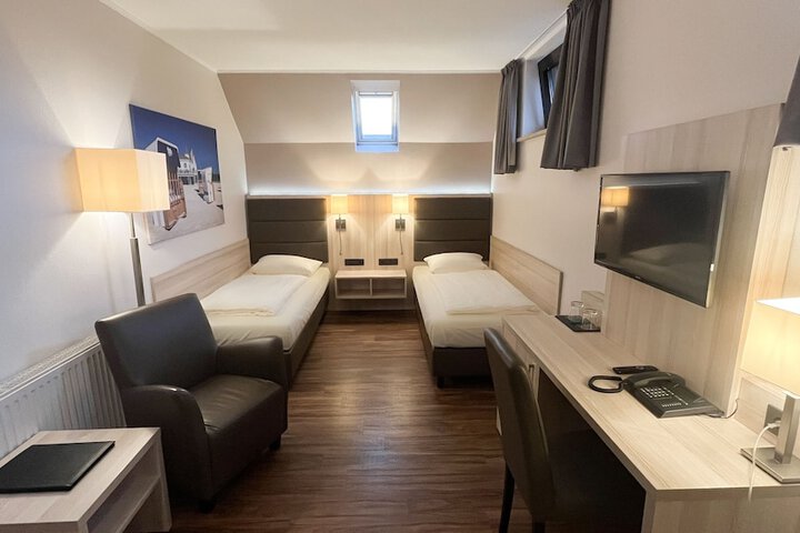 Room 42 of 92