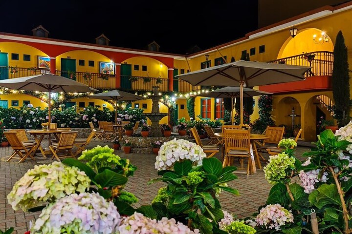 Hotel Exterior 133 of 134