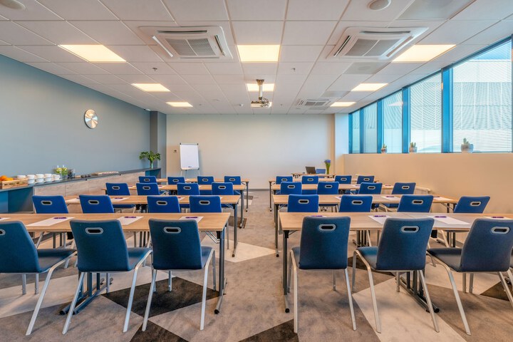 Business Center 39 of 41