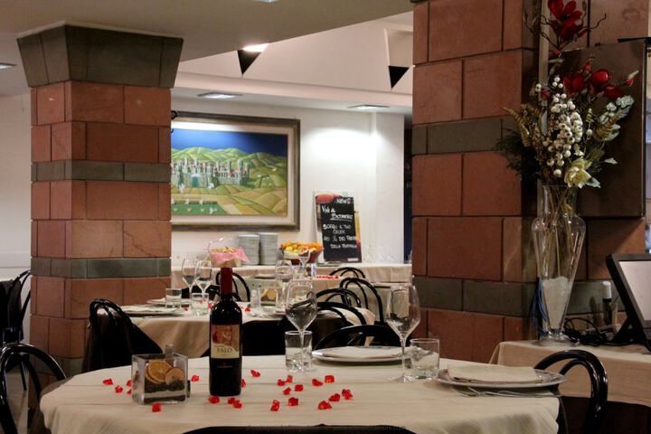 Dining 22 of 63