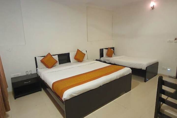 Room 3 of 33