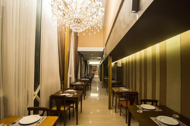 Dining 69 of 80