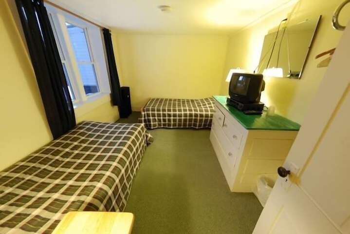 Room 3 of 37