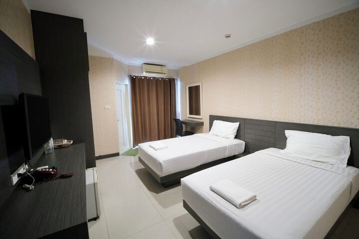 Room 12 of 40