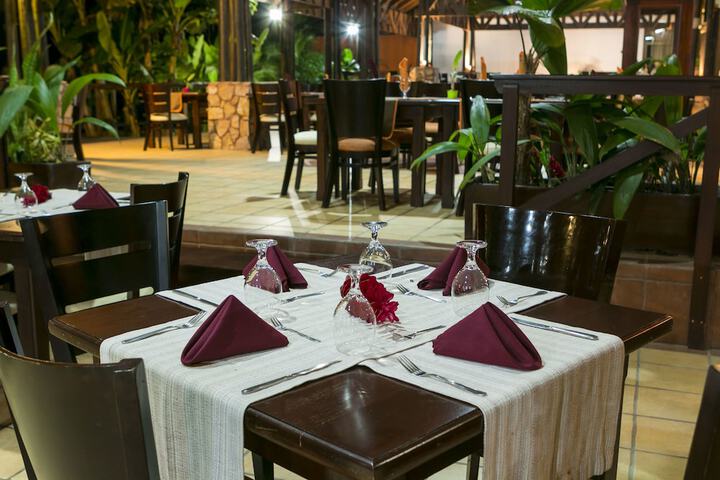 Dining 92 of 147
