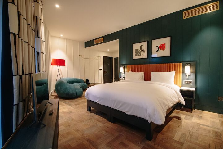 Room 9 of 75
