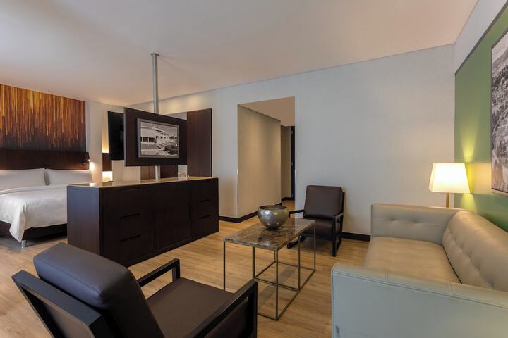 Room 16 of 137