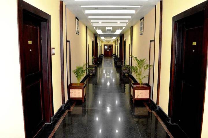 Ballroom/Hall 31 of 37