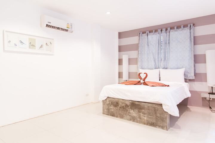 Room 34 of 353
