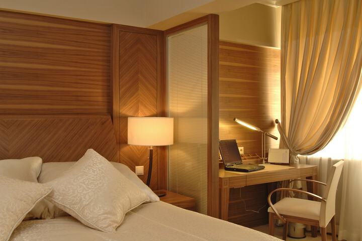 Room 14 of 204
