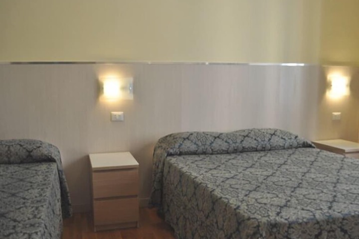 Room 21 of 28