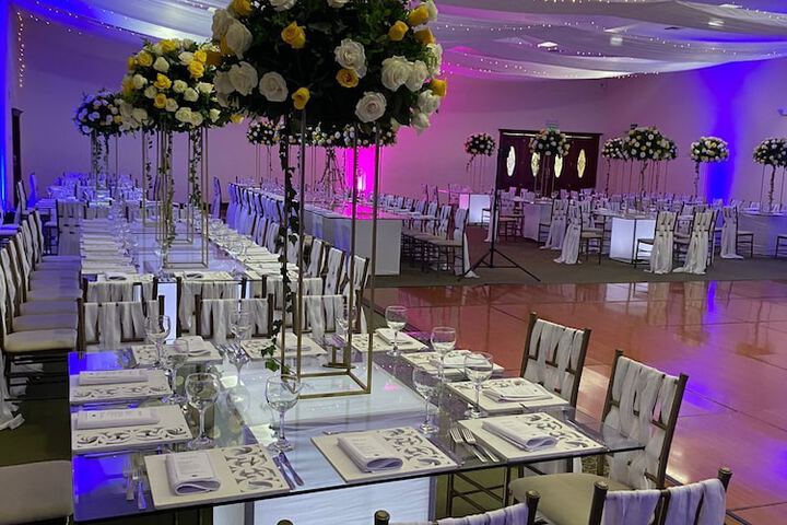 Ballroom/Hall 25 of 27