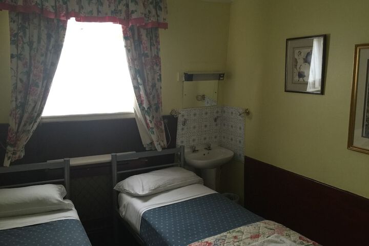 Room 5 of 60