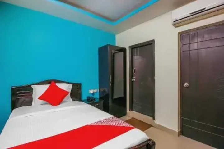 Room 4 of 12