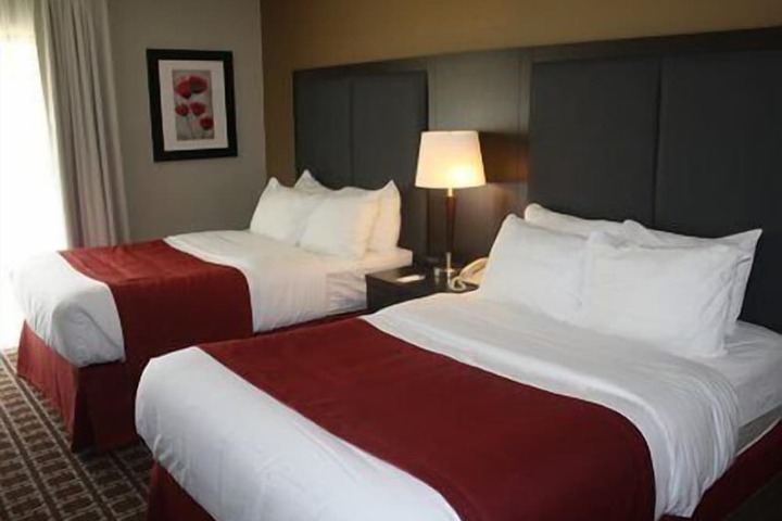 1 Queen Bed (14 of 19)