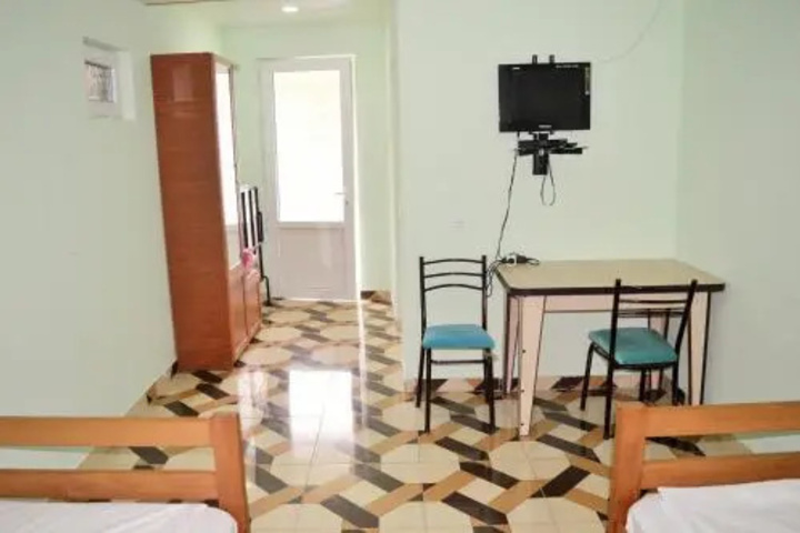 Room 2 of 3