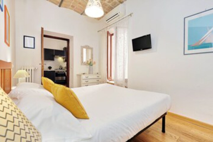 Room 13 of 23