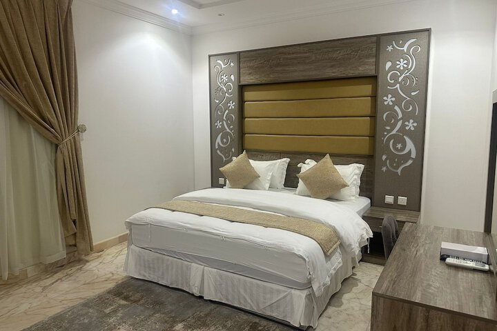 Room 7 of 24