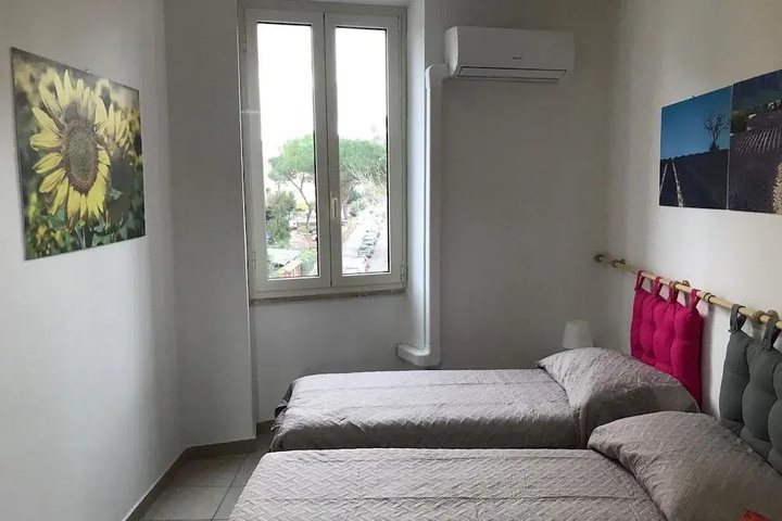 Room 5 of 11