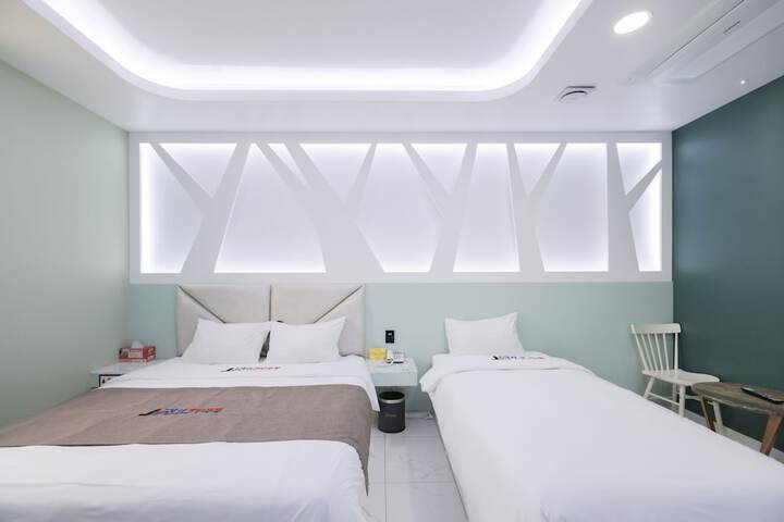 Room 44 of 69