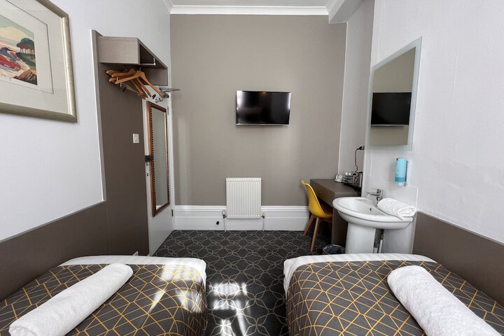 Room 16 of 23