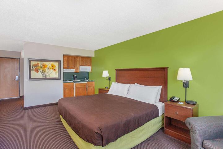 1 King Bed (14 of 25)