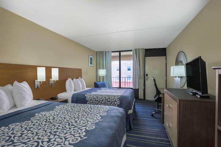 1 King Bed (3 of 8)