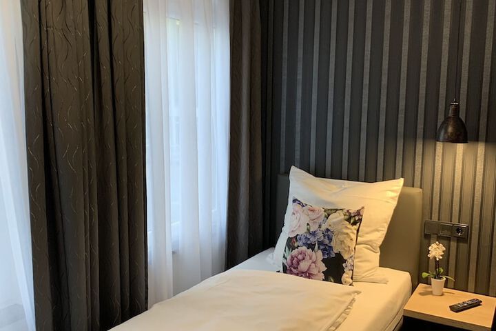 Room 6 of 36