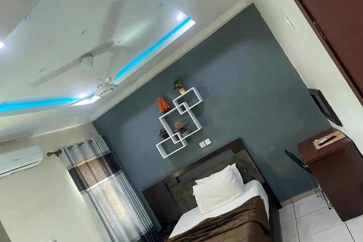 Room 10 of 51
