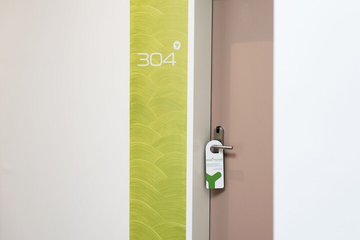 Room 27 of 60