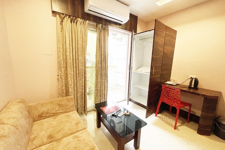 Room 4 of 40