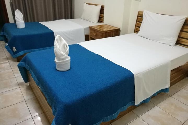 Room 10 of 28