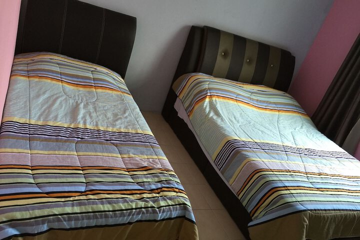 Room 2 of 33