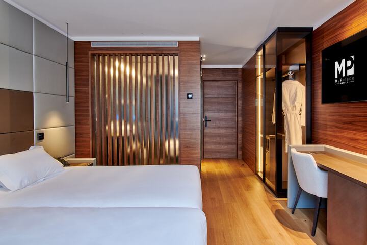 Room 16 of 74