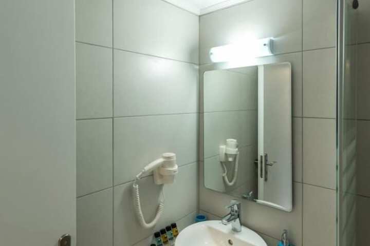 Room 16 of 33