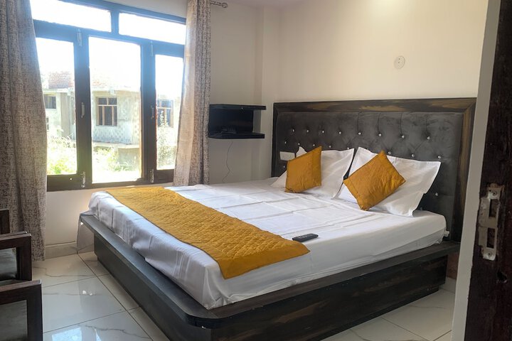 Room 2 of 16